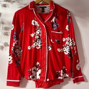 NWT women’s medium red floral pajama set. Matching pants included